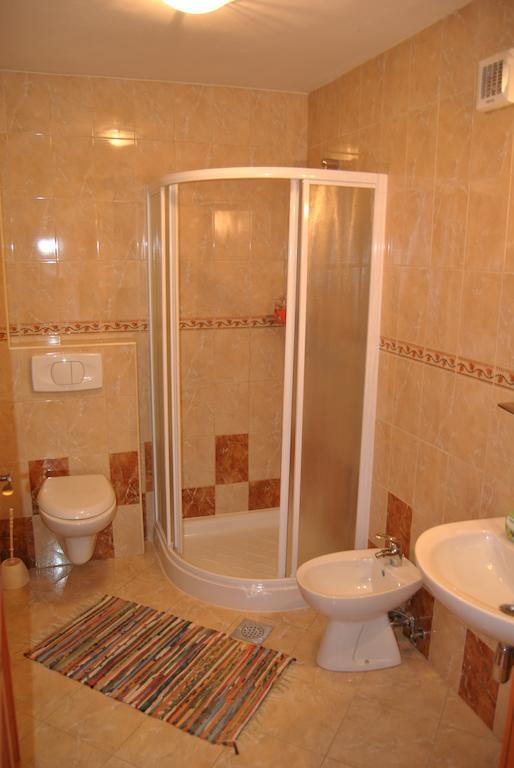 הוילה Vremski Britof Tourist Farm Dujceva Domacija מראה חיצוני תמונה