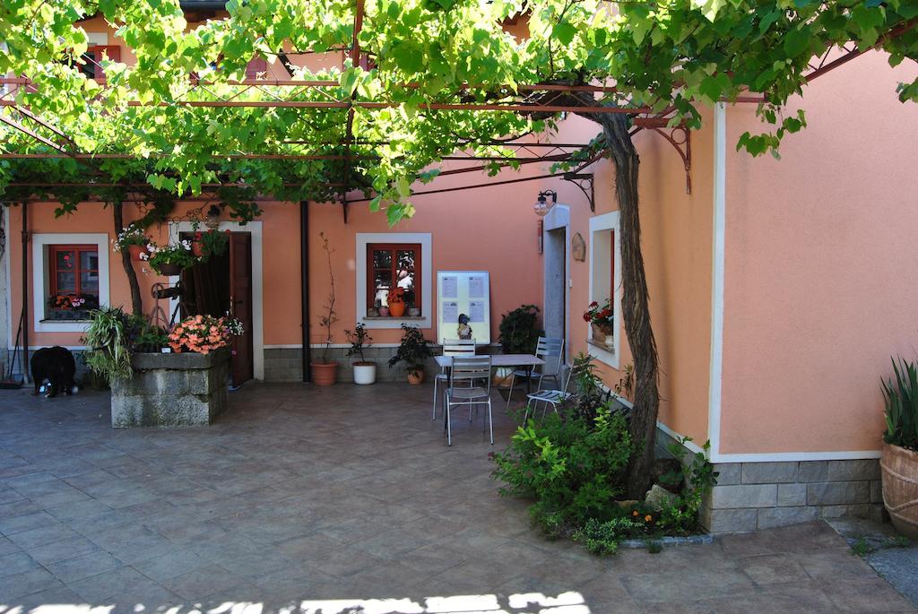 הוילה Vremski Britof Tourist Farm Dujceva Domacija מראה חיצוני תמונה