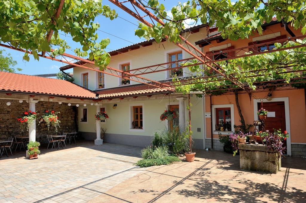הוילה Vremski Britof Tourist Farm Dujceva Domacija מראה חיצוני תמונה