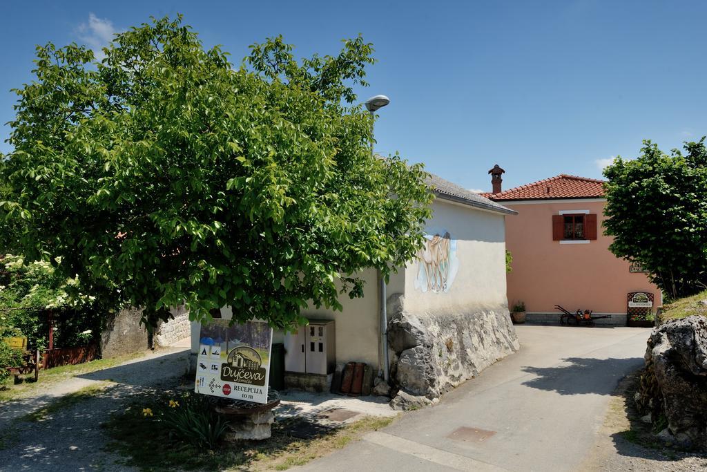 הוילה Vremski Britof Tourist Farm Dujceva Domacija מראה חיצוני תמונה