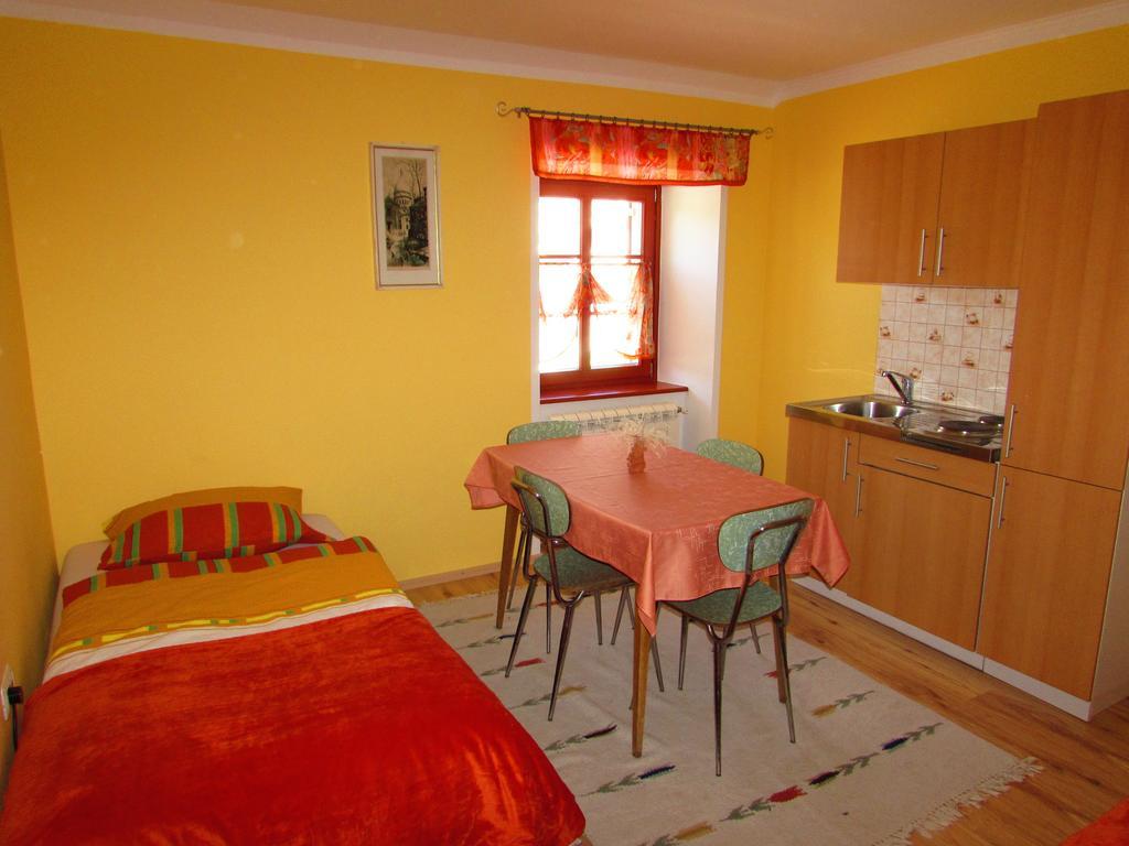 הוילה Vremski Britof Tourist Farm Dujceva Domacija חדר תמונה